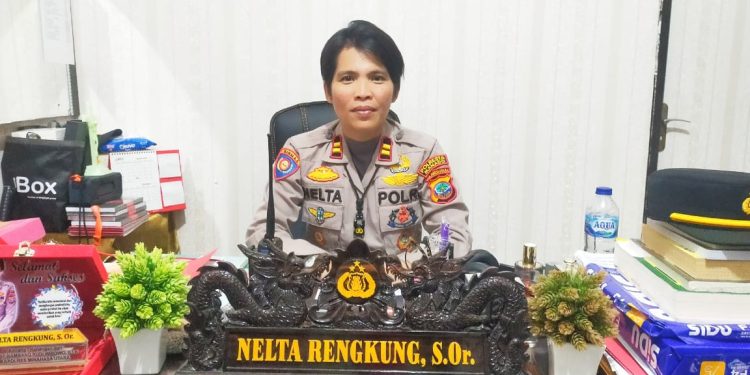 Manado. Berbuat Baik Apa Yang Bisa Di Terima Masyarakat, Ibu Kapolsek Terlihat Humanis. Kamis,11/1/2023