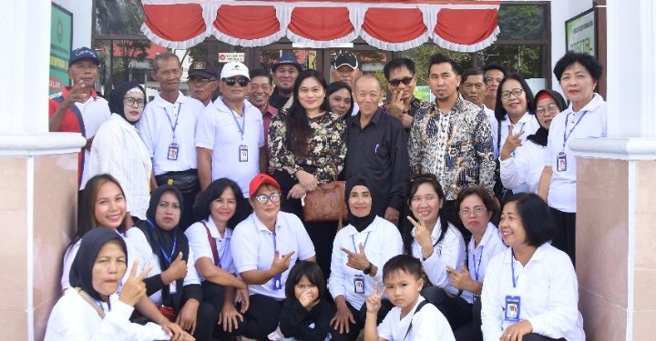 Penanda Tanganan Surat Pernyataan Oleh Ahli Waris Bersama kuasa Hukum Dan Pemasangan Baliho Oleh Tim 21 Di Tanah Dyang Tanjung Merah Dan Persidangan Yang Tidak Di Hadiri Oleh Pemerintah Provinsi Sulawesi Utara. Bitung 17/1/2024