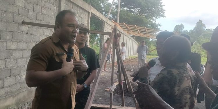 Memasuki Wilayah Tanah Dyang Lie Boen Yat Pemuda Berpakaian Dinas Pemkot Bitung Berdalih Sedang Berolah Raga, Bitung 4/3/2024
