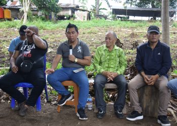Menindaklanjuti  Antara Ahli Waris, Pihak Tim 21, BMI Kota Bitung Dan Masyarakat, Kuasa Hukum Adakan Pertemuan Di Tanah Dyang Tanjung Merah, Bitung, 22/4/2024.