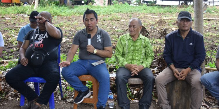 Menindaklanjuti  Antara Ahli Waris, Pihak Tim 21, BMI Kota Bitung Dan Masyarakat, Kuasa Hukum Adakan Pertemuan Di Tanah Dyang Tanjung Merah, Bitung, 22/4/2024.