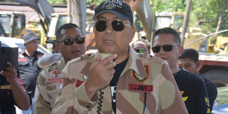 Unjuk Rasa Ormas Adat Laskar Manguni Indonesia Bersama Ke Sebelas Anggotanya Yang Di Pecat Oleh PT. Sederhana Karya Jaya Di Tateli Minahasa. manado, 14/5/2024