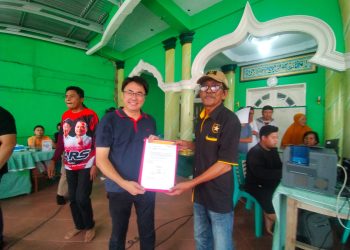 Ketua DPD Partai Ummat Kota Manado Menyerahkan Surat Dukungan Kepada AA-RS Sebagai Calon Walikota Dan Cawalkot Manado, Periode 2024-2029. 21/9/2024