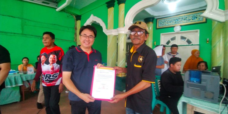 Ketua DPD Partai Ummat Kota Manado Menyerahkan Surat Dukungan Kepada AA-RS Sebagai Calon Walikota Dan Cawalkot Manado, Periode 2024-2029. 21/9/2024