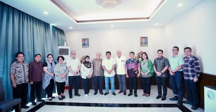 Gubernur Sulut Menggelar Rapat Bersama SekProv Serta Jajaran SKPD Terkait Dan Stakeholder P.T Pengembang Pariwisata Sulut., 2/4/2025..