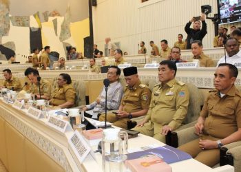 YSK Bersama 12 Gubernur Lainya Mengikuti Rapat Dengar Pendapat (RDP) Dengan Komisi II DPR RI Dan Kemendagri Di Senayan Jakarta. 29/4/2025.