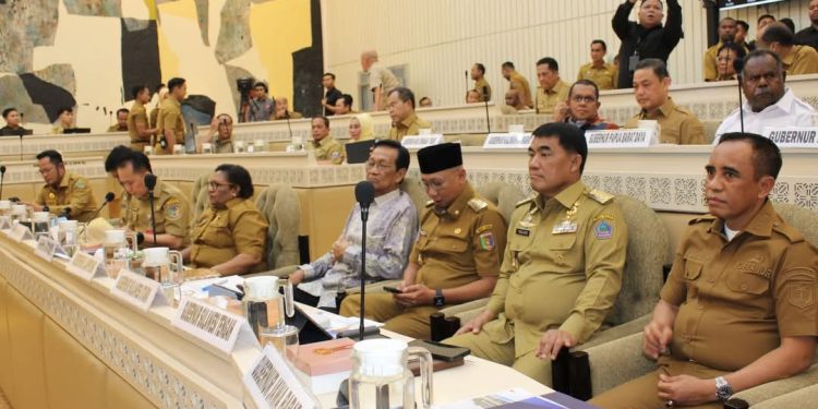 YSK Bersama 12 Gubernur Lainya Mengikuti Rapat Dengar Pendapat (RDP) Dengan Komisi II DPR RI Dan Kemendagri Di Senayan Jakarta. 29/4/2025.