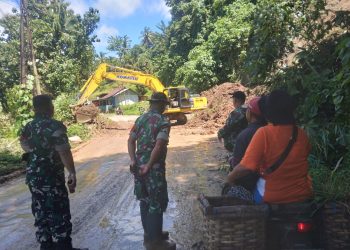Jalan Putus Akibat Tanah Longsor Membuat Warga Geger Dan Sangat Meresahkan. 24/5/2025.