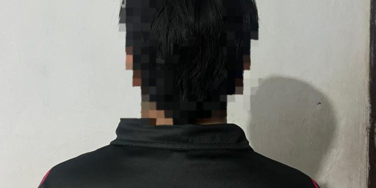 Personil Polres Bitung Mengamankan Remaja Di Bawah Umur Membawa Senjata Tajam Setelah Di Curigai Gerak-Gerik Pelaku.