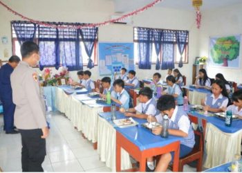 SPPG SPN Polda Sulut Melaksanakan Distribusi Perdana Makan Bergizi Gratis Menyiapkan Sebanyak 1.086 Porsi Untuk 12 Sekolah.