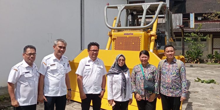 Peraturan Tentang  Pengelolaan Sampah dan Analisis Dampak Lingkungan Dalam Bidang Persampahan