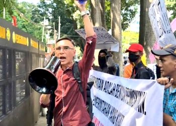 Suak Mendukung Kebijakan Gubernur Sulut Yulius Selvanus Komaling (YSK).