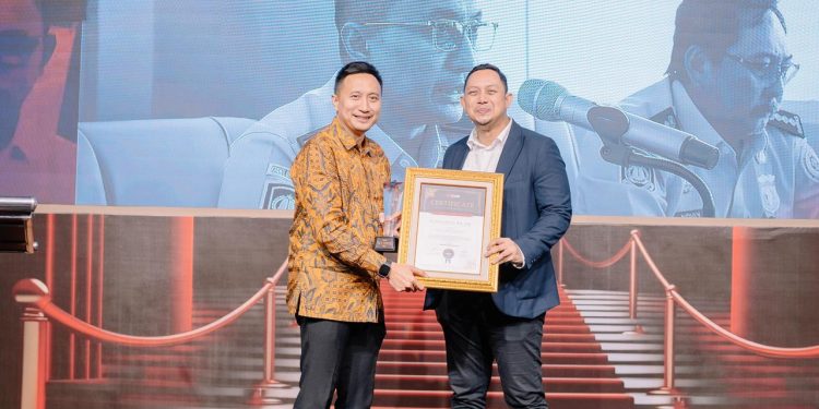 Kepemimpinan Solutif dari Ujung Nusantara :                Kakanwil Ditjen Imigrasi Sulut Raih Penghargaan’ Architect of Border Citizenship Solutions’di ajang nasional The Change Maker Awards 2026