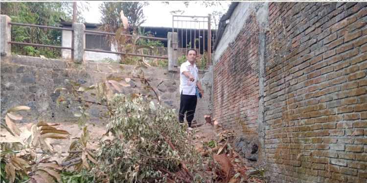 Eka Dicky S. Mantik Laporkan Dugaan Penyerobotan Pekarangan dan Penebangan Pohon ke Polda Sulut” Rabu, 9/09/2026