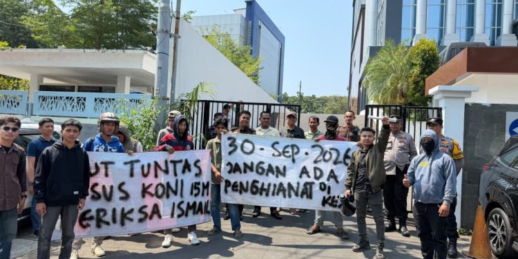 APAK–GRH Kembali Gelar Aksi di Kejari Makassar, Ishadul Desak Ketua KONI Ismail Segera Diperiksa*
